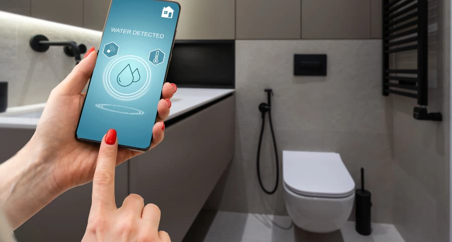 Cell phone app alerts resident of a water problem